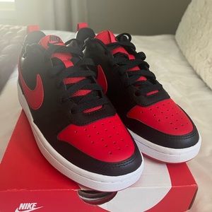 Boys Nike Court Borough Low Basketball Shoes. NIB
